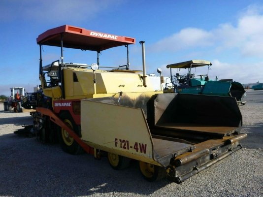 รถปูยาง 2007 Dynapac F121-4W Asphalt Paver สภาพดีพร้อมใช้งาน เอกสารพร้อม เครื่องจักรนำเข้าจากต่างประเทศ สนใจติดต่อ 081-981-9339 (คุณบุ๋ม)