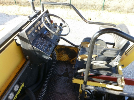 รถปูยาง 2007 Dynapac F121-4W Asphalt Paver สภาพดีพร้อมใช้งาน เอกสารพร้อม เครื่องจักรนำเข้าจากต่างประเทศ สนใจติดต่อ 081-981-9339 (คุณบุ๋ม)