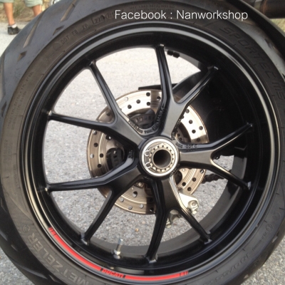 ขาย DUCATI MONSTER 1100 S สีแดง (สีเดิมทั้งคัน) ปี  2013 - สภาพเดิม  - โช๊ค OHLINE คู่หน้า-หลัง  มีเอกสารสรรพสามิต รถสวย สภาพเทพ  ราคาขาย 330,000 บาท