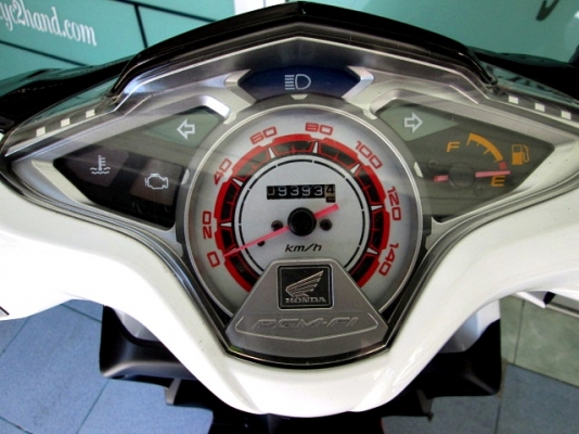 click 110-i สีดำแดง รุ่นไมล์ขาว สีใหม่สวยยิ่งขึ้น สภาพสวยพร้อมใช้ รถเดือนมีนาคม ปี54 ไมล์ 9 พันโล ฟรีโอน แถม 5รายการ 21900