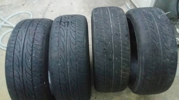 ยาง DUNLOP 215/45/17 ปี11 สวยๆ 4 เส้น