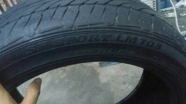 ยาง DUNLOP 215/45/17 ปี11 สวยๆ 4 เส้น