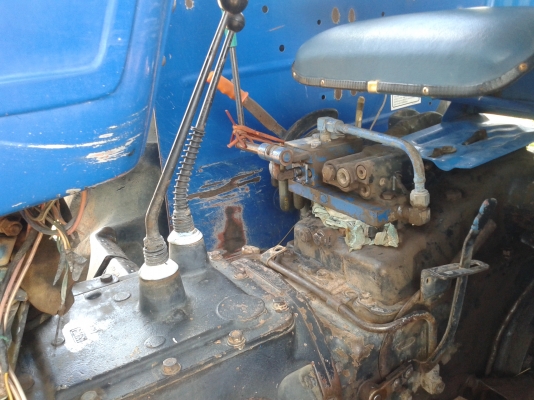 ขาย 6610เสื้อลาย สองเพลา คานหน้าคาราโร่ ดุมเรียบ พร้อมดันหน้าหางไถ เล่มทะเบียน