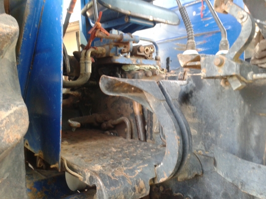 ขาย 6610เสื้อลาย สองเพลา คานหน้าคาราโร่ ดุมเรียบ พร้อมดันหน้าหางไถ เล่มทะเบียน