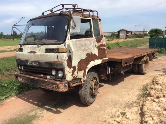 ISUZU 6ล้อ JCM ยาง900 (เครื่อง160แรง) เครื่องดี เกียร์ดี ขับดี ครัทซีสวยใหญ่ตลอด ยาว 5.2 ม. (รถขับได้ใช้งานอยู่) ขาย 240,000 บาท (ศุภากร 081-4252943)