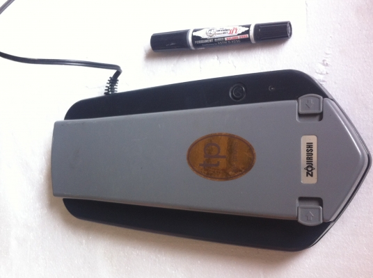 เครื่องรีดทับเนคไทแบบพักพา ZOJIRUSHI จากญี่ปุ่นใช้ไฟบ้านเราได้