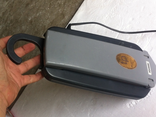 เครื่องรีดทับเนคไทแบบพักพา ZOJIRUSHI จากญี่ปุ่นใช้ไฟบ้านเราได้