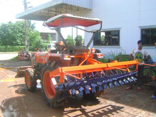 ลูกทุบ รถไถนั้งขับ ลูกทุบ รถไถนั้งขับ