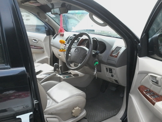 ขายดาวน์ครับ TOYOTA FORJUNER 2.7 ปี 05 สีดา ครับ รถสวยเดิมครับ วิ่ง 2.4 แสน ก.ม