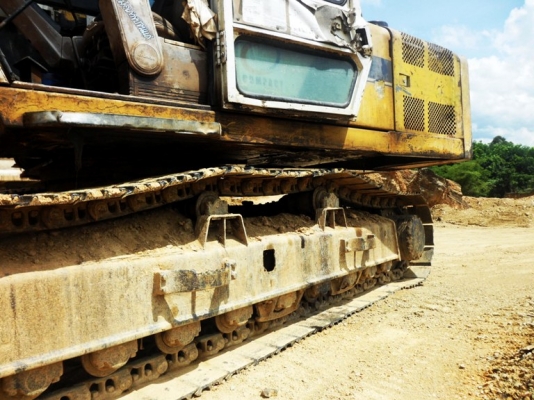 ขายด่วน รถแบ๊คโฮ HYNDAI / PC200 (มีลายหัวเจาะ) ขายด่วน รถแบ๊คโฮ HYNDAI / PC200 (มีลายหัวเจาะ)