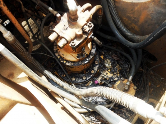 ขายด่วน รถแบ๊คโฮ HYNDAI / PC200 (มีลายหัวเจาะ) ขายด่วน รถแบ๊คโฮ HYNDAI / PC200 (มีลายหัวเจาะ)