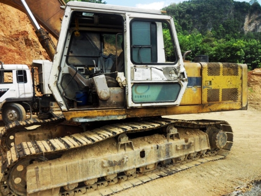 ขายด่วน รถแบ๊คโฮ HYNDAI / PC200 (มีลายหัวเจาะ) ขายด่วน รถแบ๊คโฮ HYNDAI / PC200 (มีลายหัวเจาะ)