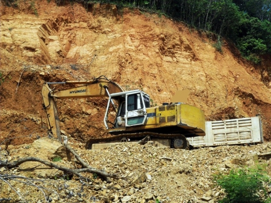 ขายด่วน รถแบ๊คโฮ HYNDAI / PC200 (มีลายหัวเจาะ) ขายด่วน รถแบ๊คโฮ HYNDAI / PC200 (มีลายหัวเจาะ)