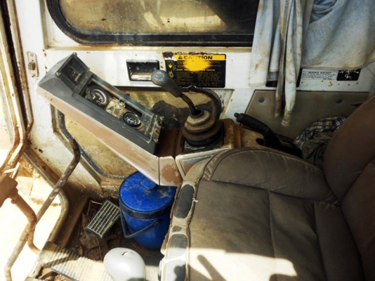 ขายด่วน รถแบ๊คโฮ HYNDAI / PC200 (มีลายหัวเจาะ) ขายด่วน รถแบ๊คโฮ HYNDAI / PC200 (มีลายหัวเจาะ)