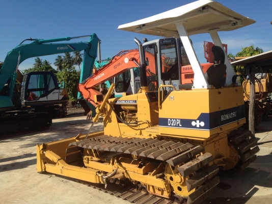 ขายด่วน รถดันดิน KOMATSU    รถสวยสภาพดี พร้อมใช้งาน ชั่วโมงการทำงานน้อย