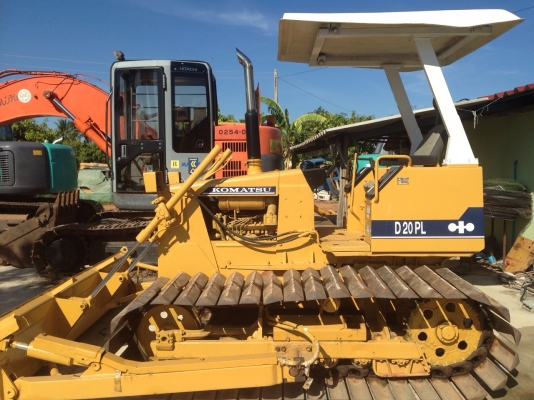ขายด่วน รถดันดิน KOMATSU    รถสวยสภาพดี พร้อมใช้งาน ชั่วโมงการทำงานน้อย