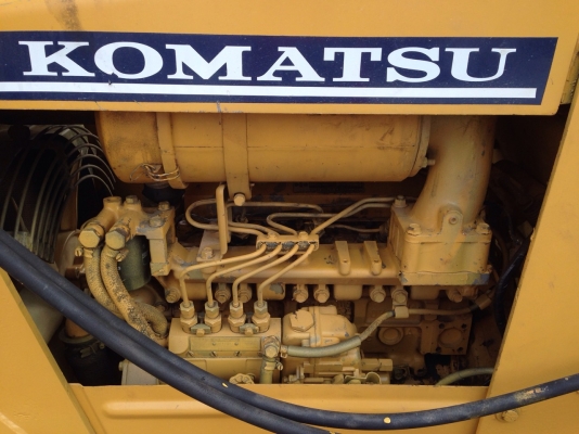 ขายด่วน รถดันดิน KOMATSU    รถสวยสภาพดี พร้อมใช้งาน ชั่วโมงการทำงานน้อย