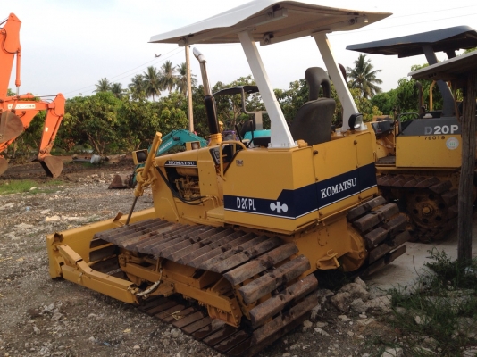 ขายด่วน รถดันดิน KOMATSU    รถสวยสภาพดี พร้อมใช้งาน ชั่วโมงการทำงานน้อย