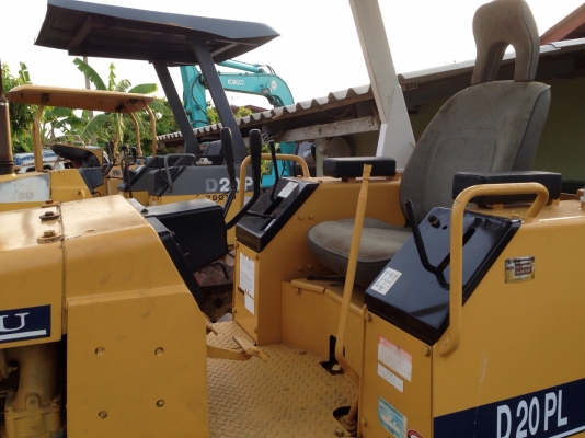 ขายด่วน รถดันดิน KOMATSU    รถสวยสภาพดี พร้อมใช้งาน ชั่วโมงการทำงานน้อย