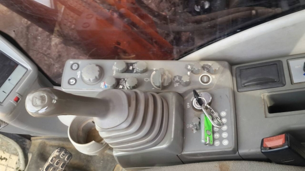 ขายดาวน์ hitachi ex 200-5G zaxis