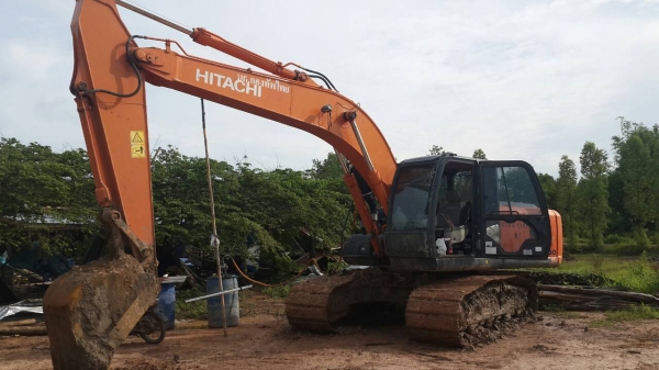 ขายดาวน์ hitachi ex 200-5G zaxis