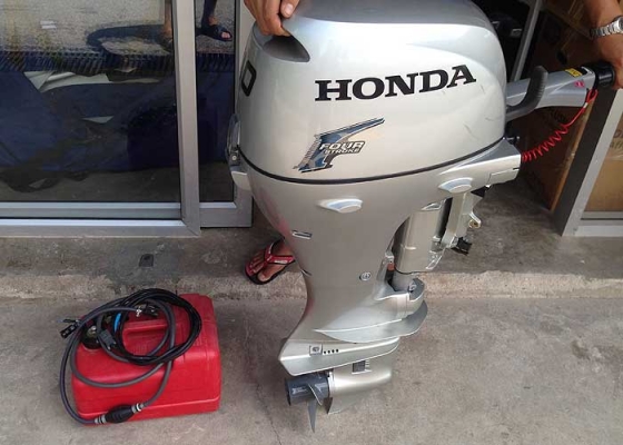 ขายเครื่องเรือ Dinghies 10 HP Honda สภาพใหม่ 4 จังหวะ