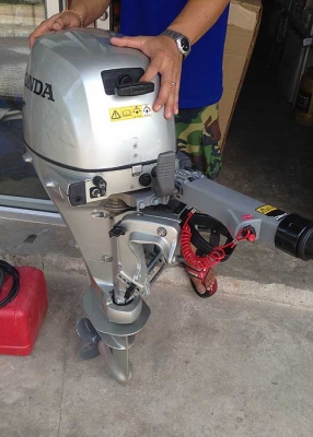 ขายเครื่องเรือ Dinghies 10 HP Honda สภาพใหม่ 4 จังหวะ
