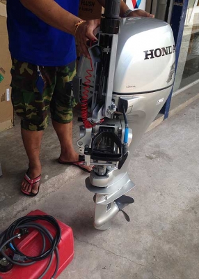 ขายเครื่องเรือ Dinghies 10 HP Honda สภาพใหม่ 4 จังหวะ