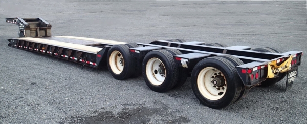 หางเทรลเลอร์ 2002 LOAD KING 553SS 55 Ton Tri/A Low boy สภาพดีพร้อมใช้งาน เอกสารพร้อม เครื่องจักรนำเข้าจากต่างประเทศ สนใจติดต่อ 081-981-9339 (คุณบุ๋ม)