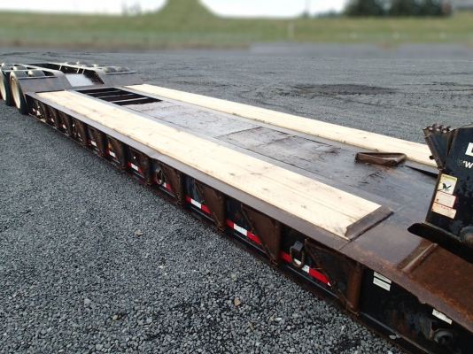 หางเทรลเลอร์ 2002 LOAD KING 553SS 55 Ton Tri/A Low boy สภาพดีพร้อมใช้งาน เอกสารพร้อม เครื่องจักรนำเข้าจากต่างประเทศ สนใจติดต่อ 081-981-9339 (คุณบุ๋ม)