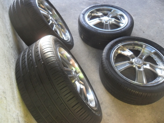 ล้อแม็ก 17นิ้ว 5รู114 พร้อมยาง สวยๆ 4 ล้อ ราคา 8900 บาท