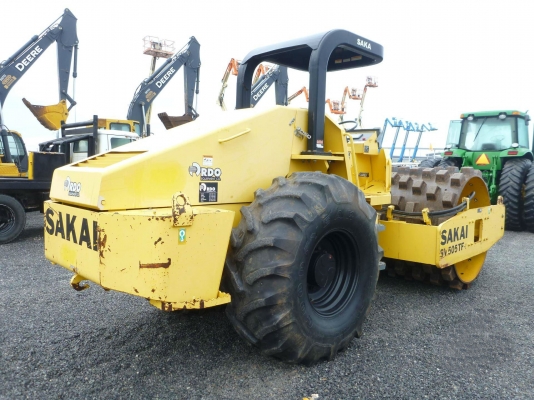 รถบด 2007 SAKAI SV505 Vibratory Padfoot Compactor สภาพดีพร้อมใช้งาน เอกสารพร้อม เครื่องจักรนำเข้าจากต่างประเทศ สนใจติดต่อ 081-981-9339 (คุณบุ๋ม)