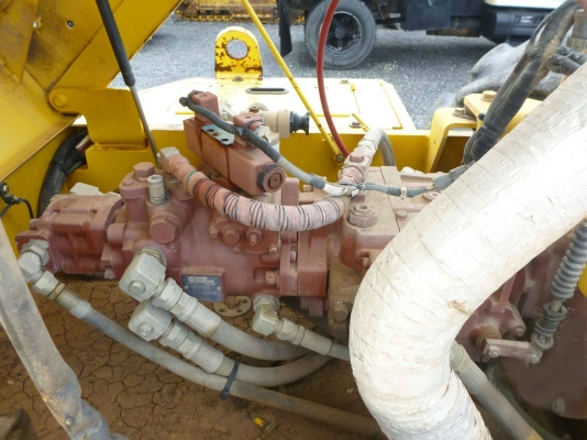 รถบด 2007 SAKAI SV505 Vibratory Padfoot Compactor สภาพดีพร้อมใช้งาน เอกสารพร้อม เครื่องจักรนำเข้าจากต่างประเทศ สนใจติดต่อ 081-981-9339 (คุณบุ๋ม)