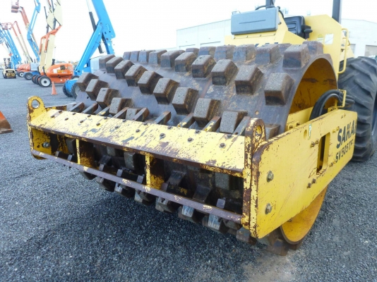 รถบด 2007 SAKAI SV505 Vibratory Padfoot Compactor สภาพดีพร้อมใช้งาน เอกสารพร้อม เครื่องจักรนำเข้าจากต่างประเทศ สนใจติดต่อ 081-981-9339 (คุณบุ๋ม)