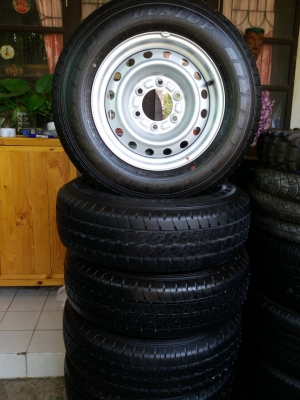 ล้อกะทะพร้อมยาง 215 70 15 ถอดป้ายแดง มีตุ่ม สวยๆ ปี 15