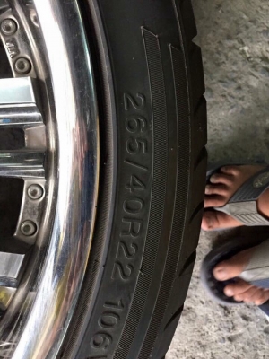 ขายล้อแมคพร้อมยาง 265/40/22 ยางปี2012 มี 3 วง. 0816383886