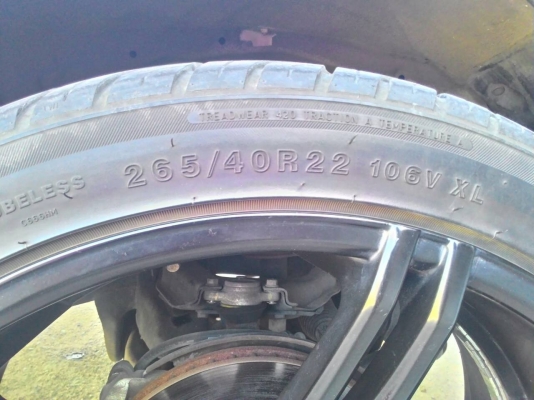 แม็ก22พร้อมยาง265/40/22ยางปี13ดอกหนาๆแม็กสวยๆครับ