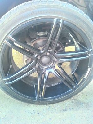 แม็ก22พร้อมยาง265/40/22ยางปี13ดอกหนาๆแม็กสวยๆครับ