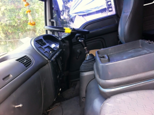 ต้องการขายรถ6ล้ออีซูซุ200แรงปี48ยูโรทูเครื่องดีคัชซีสวยยางสภาพ80\%มีลิฟท้ายเจ้าของขายเองสนใจติดต่อด่วน