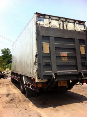 ต้องการขายรถ6ล้ออีซูซุ200แรงปี48ยูโรทูเครื่องดีคัชซีสวยยางสภาพ80\%มีลิฟท้ายเจ้าของขายเองสนใจติดต่อด่วน