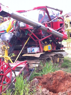 รถเกี่ยวข้าวเกษตรพัฒนาไอ้หนุ่มไวไฟ รถพร้อมใช้งาน ราคาต่อรอง.