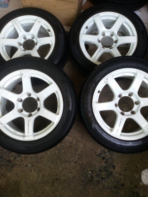 ล้อขอบ 17  6รูพร้อมยางราคา 8,500