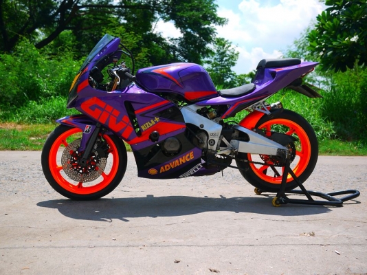 ขาย cbr92 ตัวคาร์บูไฟฟ้า พร้อมทะเบียนแท้ แฟริ่ง Rc212 สีสดๆ ท่อสูตรลั่นๆ กันล้ม เครื่องดีมาก