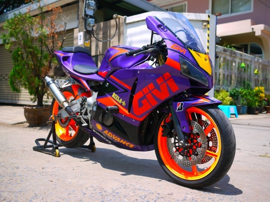 ขาย cbr92 ตัวคาร์บูไฟฟ้า พร้อมทะเบียนแท้ แฟริ่ง Rc212 สีสดๆ ท่อสูตรลั่นๆ กันล้ม เครื่องดีมาก