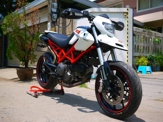 ขาย Ducati Hypermotard 796 รถศูนย์พร้อมทะเบียนแท้ปี 2010 สภาพเครื่องสดๆพร้อมออกทริปขี่มันมาก