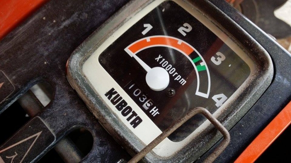 รถเกี่ยวข้าวพร้อมนวดข้าวในตัว แบบนั่งขับ เก่าญี่ปุ่น KUBOTA  รุ่น RX900 สภาพสวย