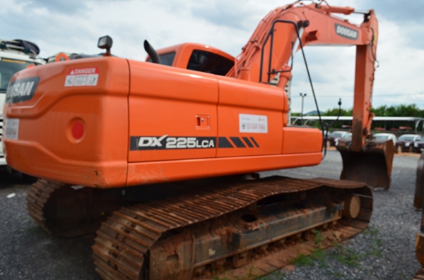 พบกับรถขุดสุดแจ่ม ที่นี่สยามอินเตอร์การประมูล