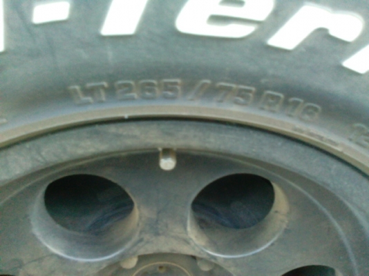 ขายล้อพร้อมยาง bf 265/75/16