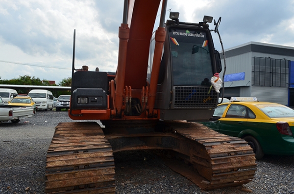เปิดประมูล รถแบคโฮ HITACHI
