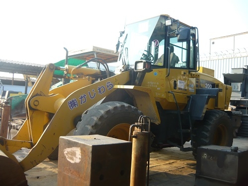 รถตักล้อยาง Komatsu WA200-5 รภเก่านอกนำเข้าจาญี่ปุ่่น พร้อมใข้งานทันที 091 695-6445